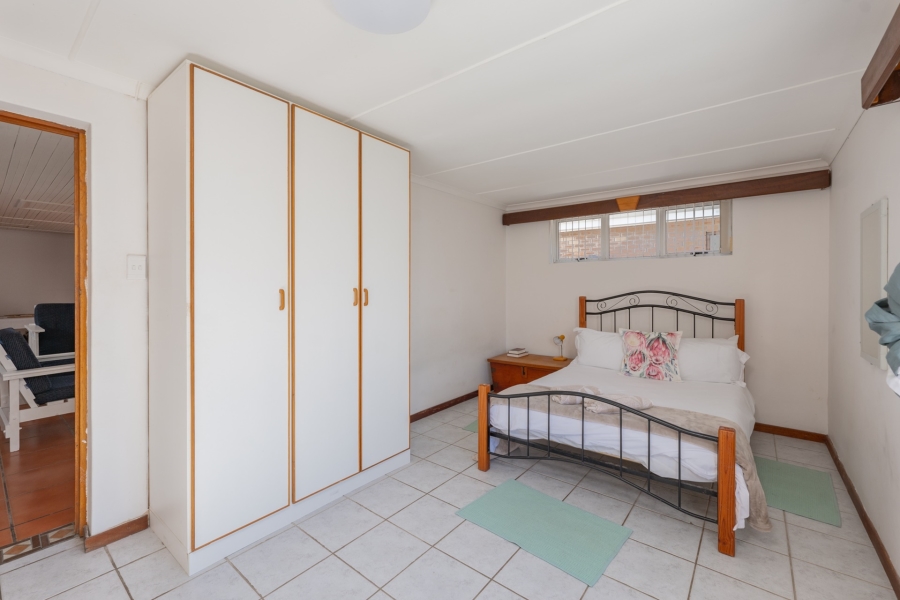 7 Bedroom Property for Sale in Struisbaai Western Cape